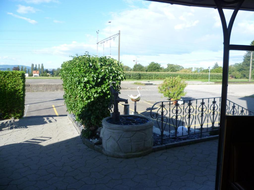 Hotel Speiserestaurant Bahnhof Güttingen Exterior foto